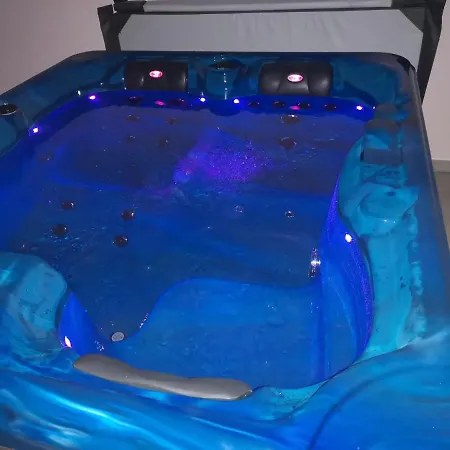 Luxury Blue Lagoon 마카르스카